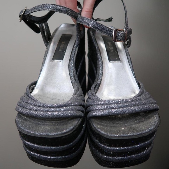 Insane chunky 90’s SODA platform sandals - Picture 2 of 4